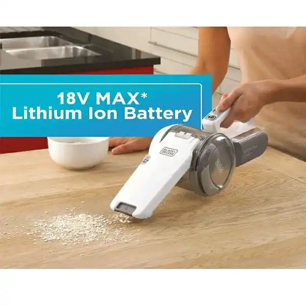 جارو شارژی دستی بلک اند دکر مدل Black & Decker PV1820درحال جارو زدن پارکت