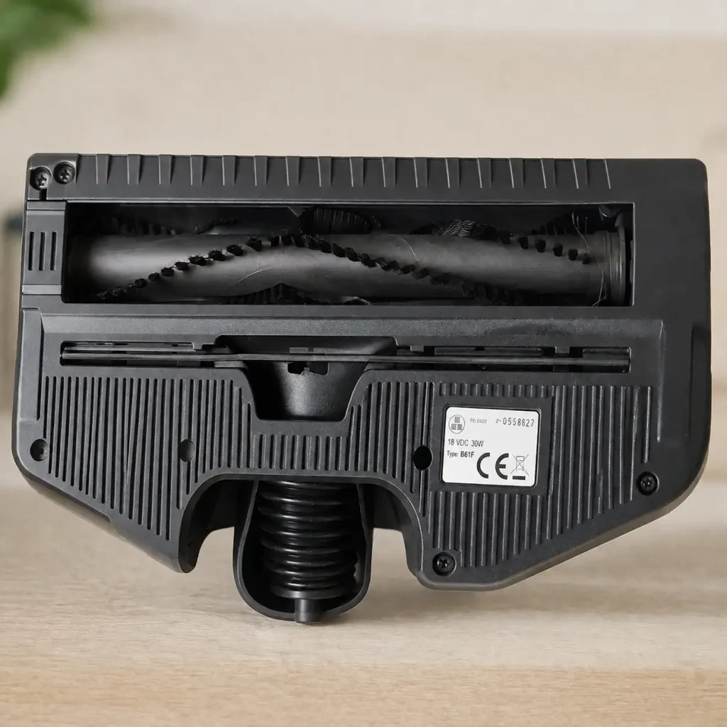 نمای نزدیک از زیر برس AllFloor Power جارو شارژی بوش Unlimited سری 6 مدل BCS611P4A