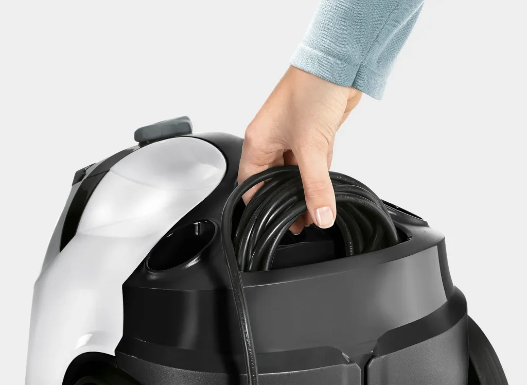 محفظه نگهدارنده سیم برق بخارشوی کارچر مدل SC5 EASYFIX در پشت آن