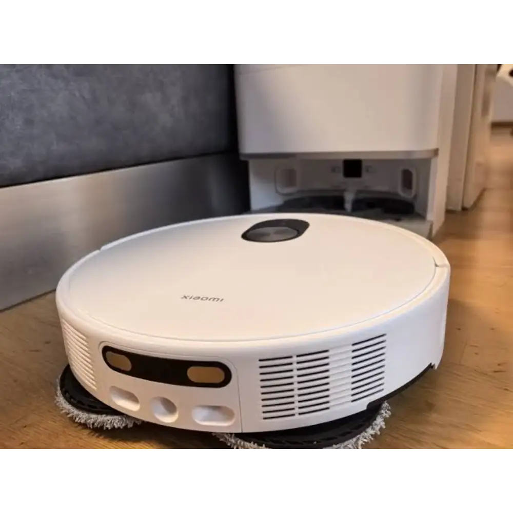 جارو رباتیک شیائومی مدل Robot Vacuum 5 Pro در حال رفتن به سمت داک چند منظوره