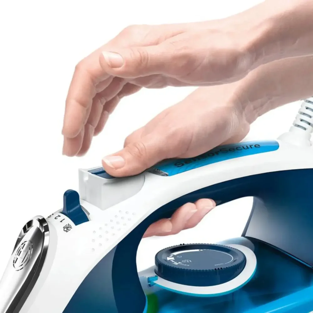 فرد دکمه بخار اتو بخار 2400 وات بوش مدل TDA5024214 را فشار داده است