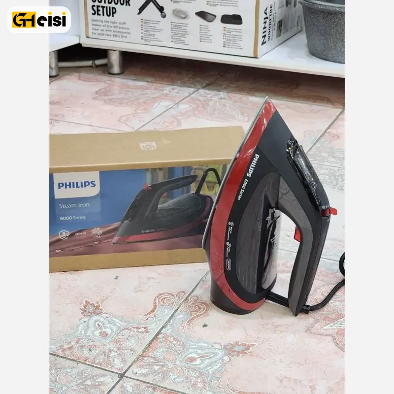 اتو بخار 2800 وات فیلیپس مدل DST6130 در حالت ایستاده در کنار کارتونش