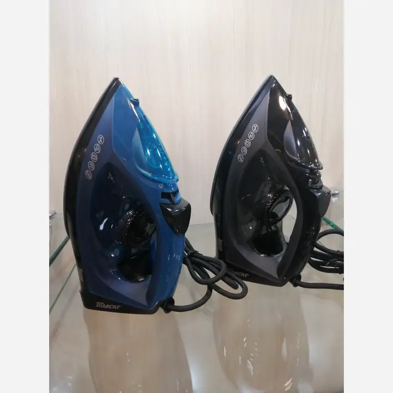 دو رنگ مشکی و آبی اتو بخار 2400 وات سایا مدل تامکت TOMCAT در کنار هم