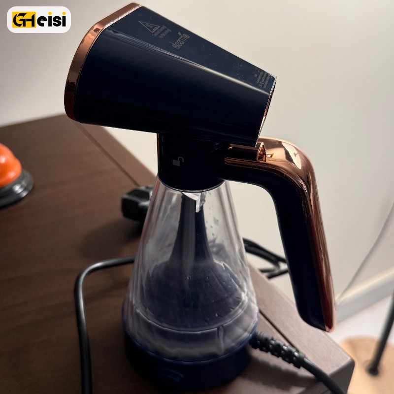 نمای کنار اتو بخارگر 600 وات درما شیائومی مدل DEM-GT10W رنگ سرمه ای رزگلد