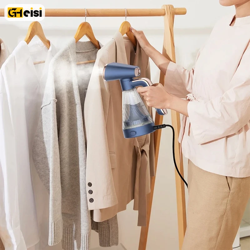 خانوم در کنار لباس ها روی رگال بخار اتو بخارگر 600 وات درما شیائومی مدل DEM-GT10W را فشرده